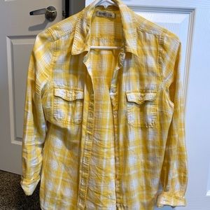 Old Navy checkered button up shirt yellow (medium)